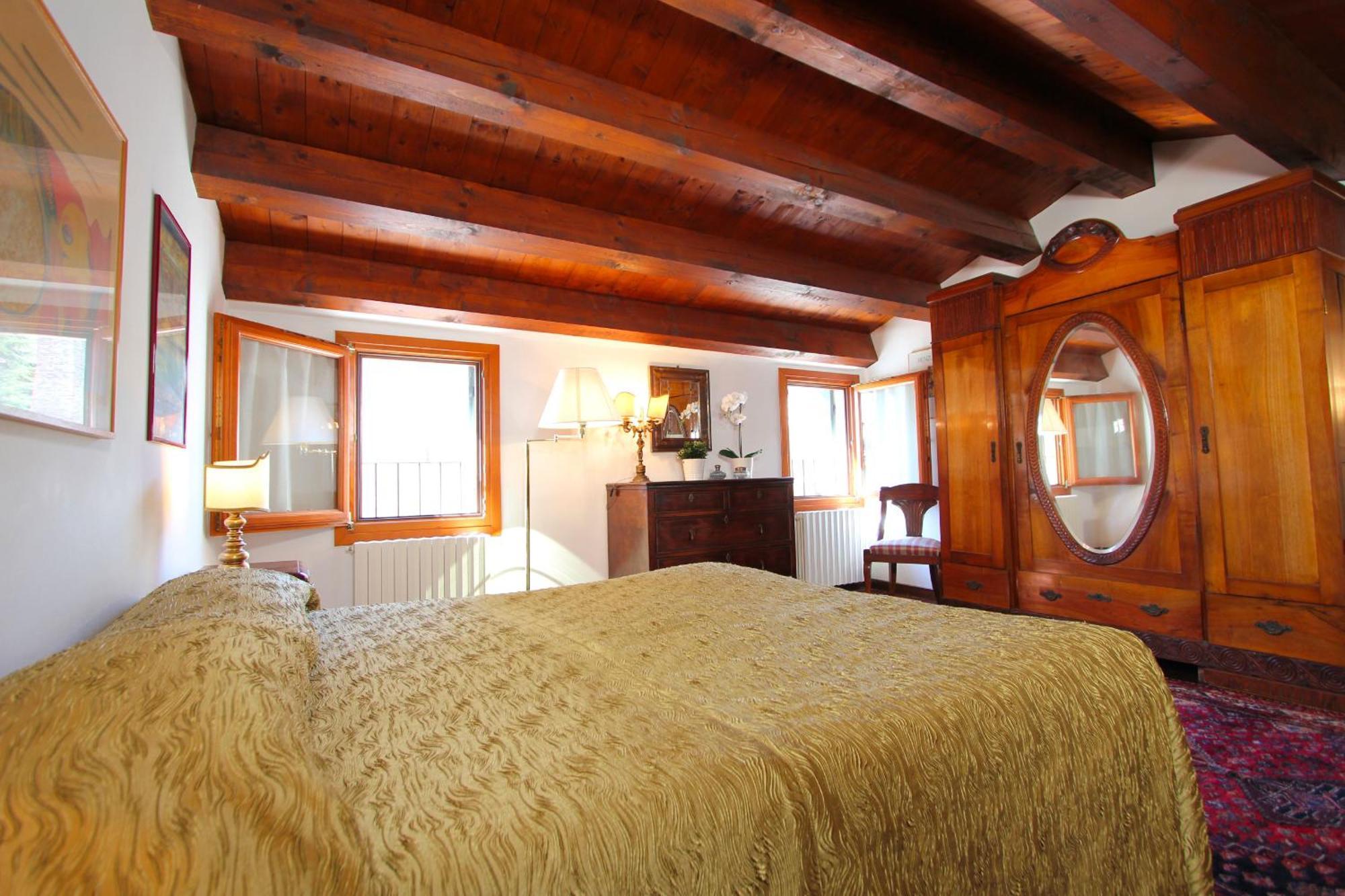 Frari Prestige Canal View Apartment *